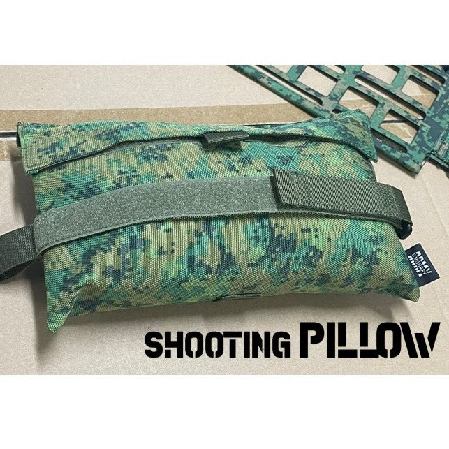 Pixelise Shooting Pillow sleeve with Bean