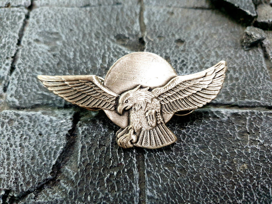 4 SIR Silver Metal Cap Badge
